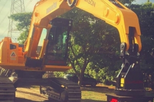 Komatsu 270 with Duxson GX171 Grapple.jpg